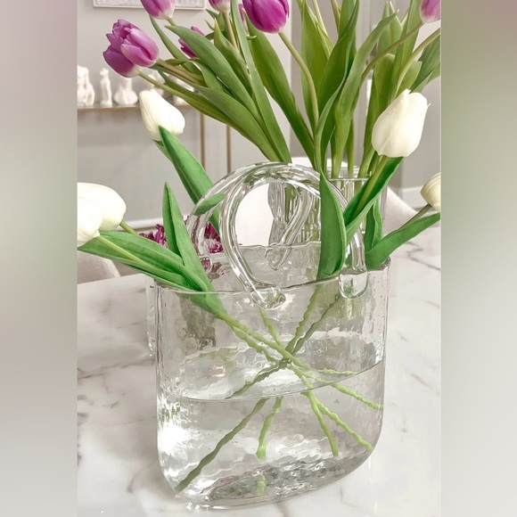 Original Olivia Glass Handbag Vase
Hand-blown Artisan Piece - Picture 4 of 13